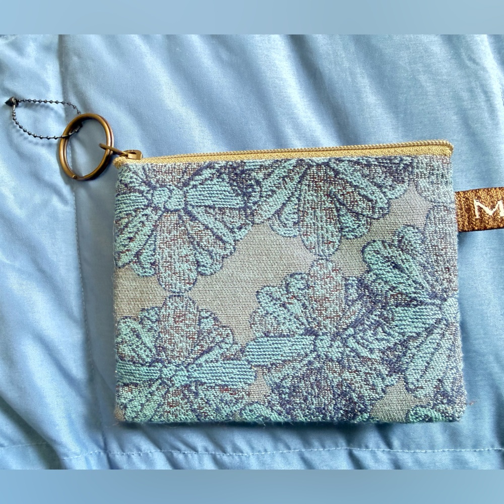Maruca change holder